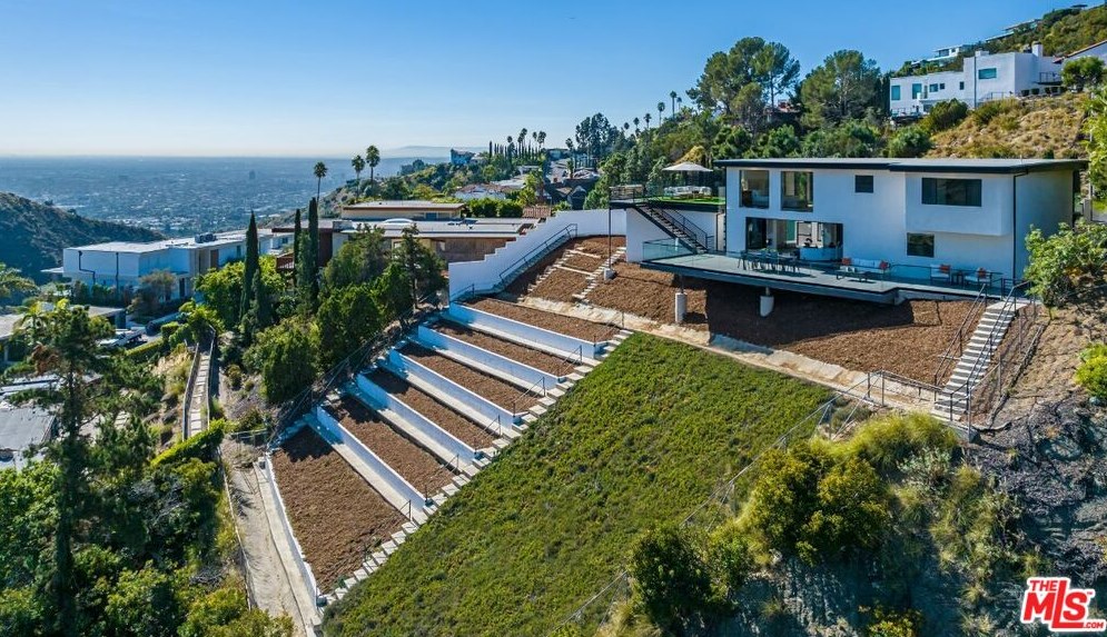 7541 Hermes Dr, Los Angeles CA  90046-1713 exterior