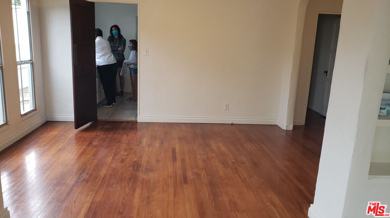 1414 Sierra Bonita Ave, Los Angeles CA  90019-3924 exterior