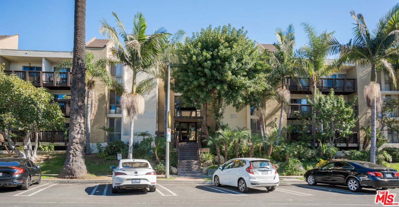 320 Ardmore Ave, Los Angeles CA  90004-4431 exterior