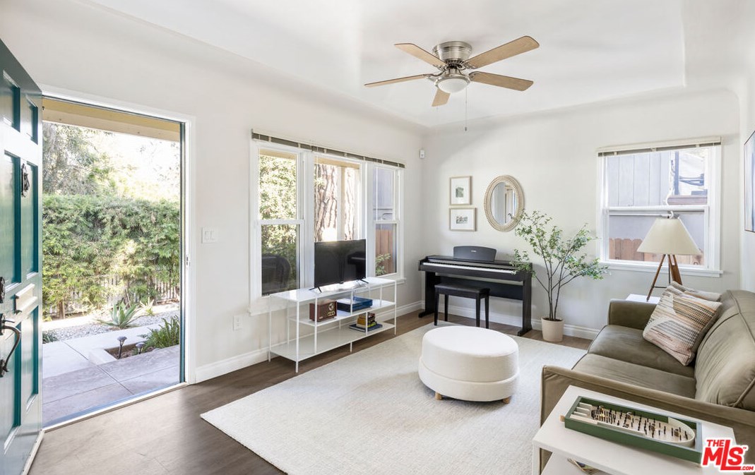 4101 Camino Real, Los Angeles CA  90065-3961 exterior
