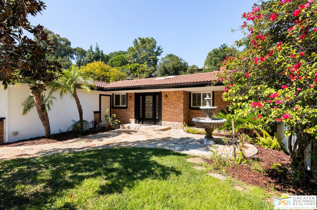 3713 Royal Woods Dr, Van Nuys, CA 91403