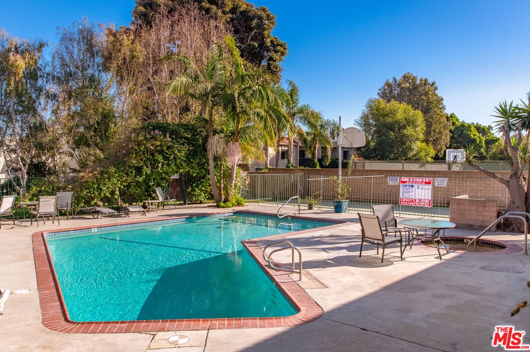 6433 Kanan Dume Rd, Malibu CA  90265-4002 exterior