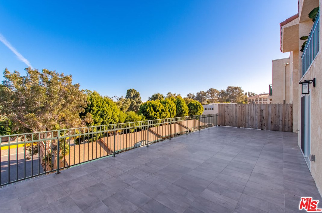 6433 Kanan Dume Rd, Malibu CA  90265-4002 exterior