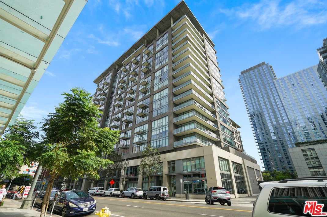 1100 Hope St, Los Angeles CA  90015-4308 exterior