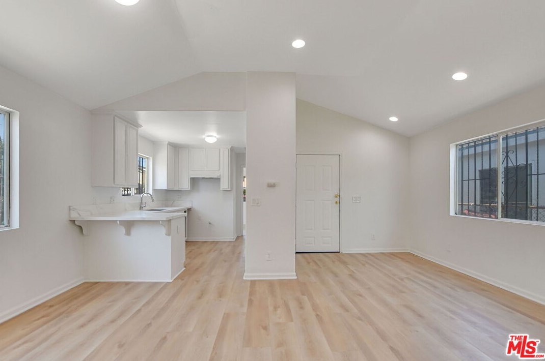 1708 112th St, Los Angeles, CA 90059-1918
