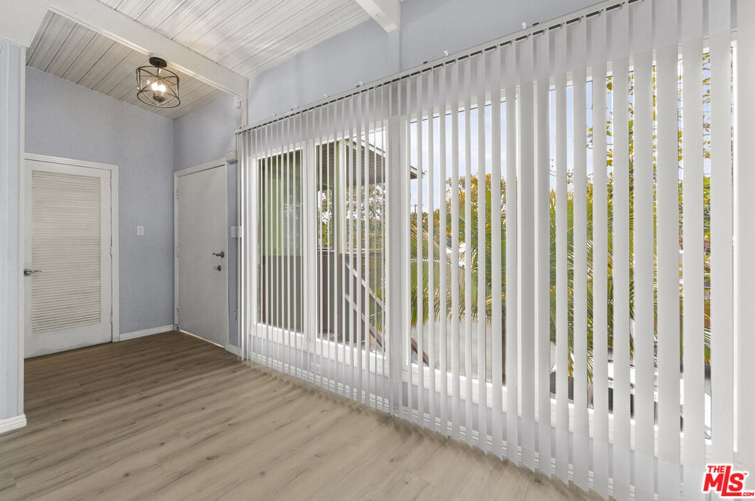 3300 Beverly Dr, Los Angeles, CA 90034-2808