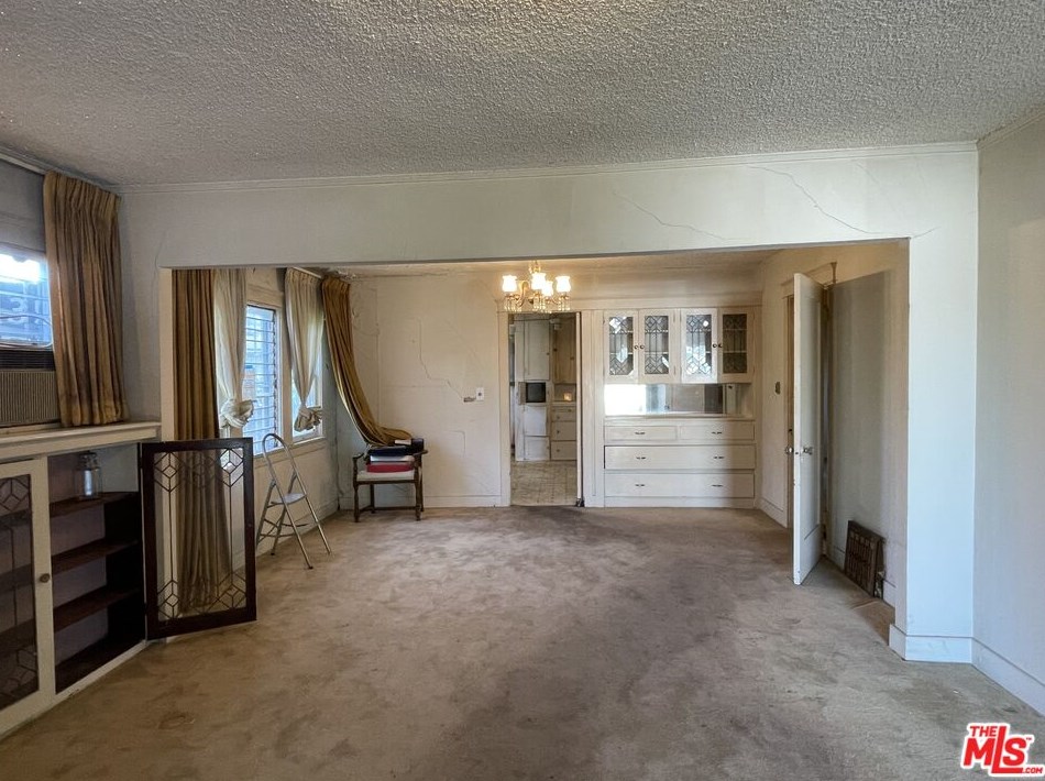 1922 36th St, Los Angeles, CA 90018-3837