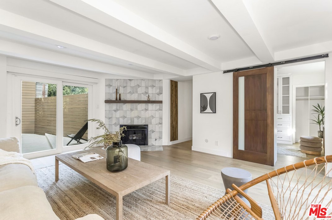 8109 Willow Glen Rd, Los Angeles CA  90046-1618 exterior