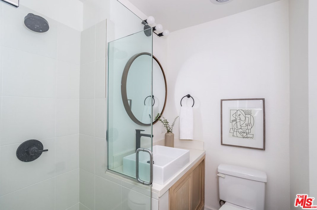 8109 Willow Glen Rd, Los Angeles CA  90046-1618 exterior