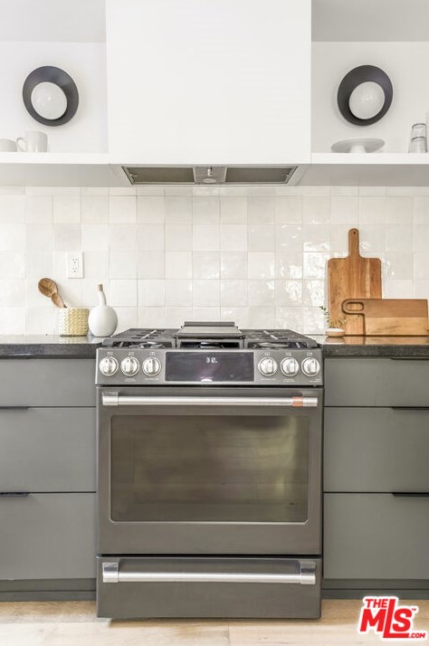 8109 Willow Glen Rd, Los Angeles CA  90046-1618 exterior