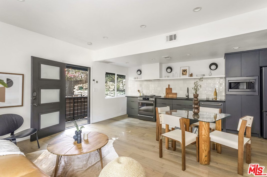 8109 Willow Glen Rd, Los Angeles CA  90046-1618 exterior