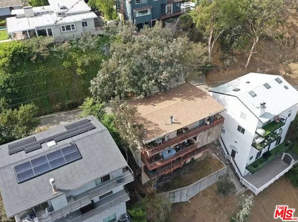 2144 Beech Knoll Rd, Los Angeles CA  90046-1518 exterior