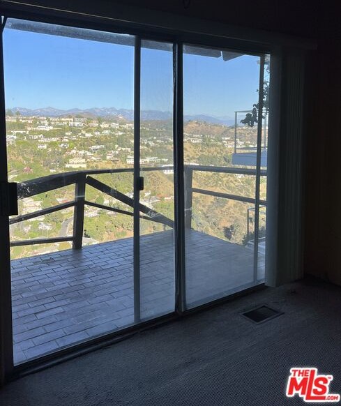 2144 Beech Knoll Rd, Los Angeles CA  90046-1518 exterior