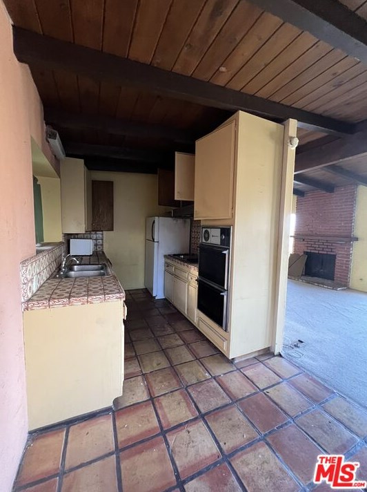 2144 Beech Knoll Rd, Los Angeles CA  90046-1518 exterior