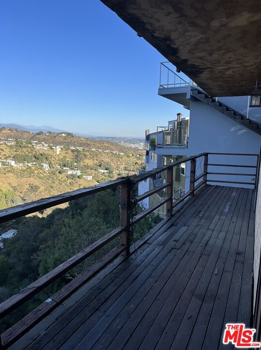 2144 Beech Knoll Rd, Los Angeles CA  90046-1518 exterior