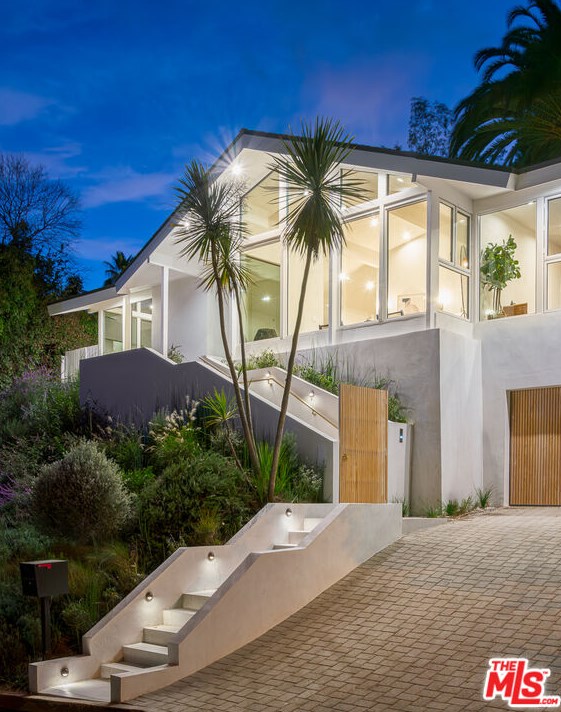 2221 Bowmont Dr, Beverly Hills, CA 90210-1806