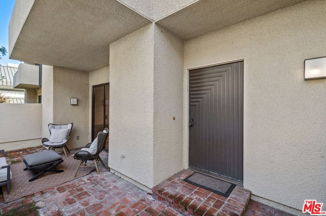 2443 Century Hl, Los Angeles CA  90067-3510 exterior