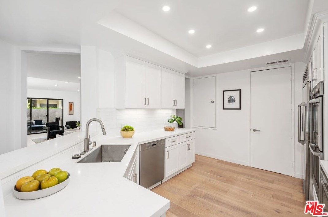 2443 Century Hl, Los Angeles CA  90067-3510 exterior