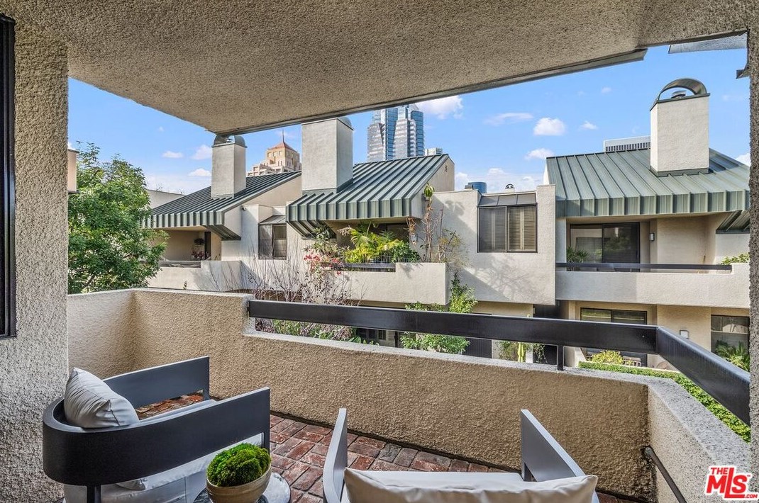 2443 Century Hl, Los Angeles CA  90067-3510 exterior