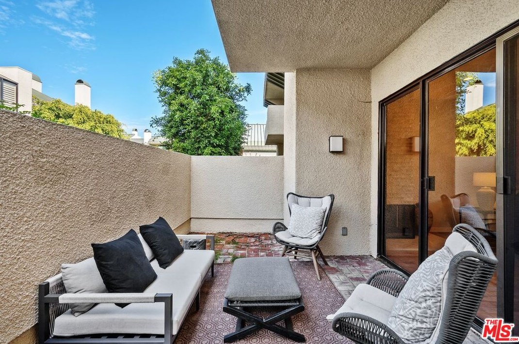 2443 Century Hl, Los Angeles CA  90067-3510 exterior