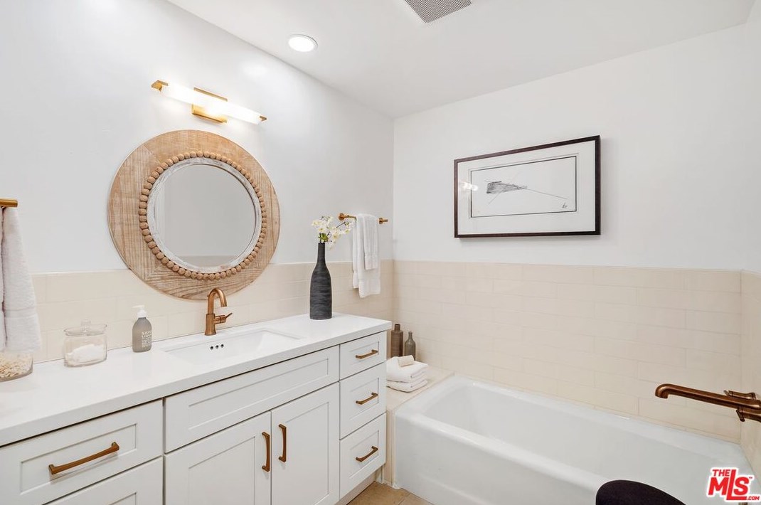 2443 Century Hl, Los Angeles CA  90067-3510 exterior