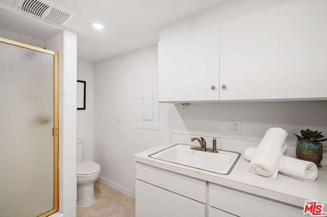 2443 Century Hl, Los Angeles CA  90067-3510 exterior