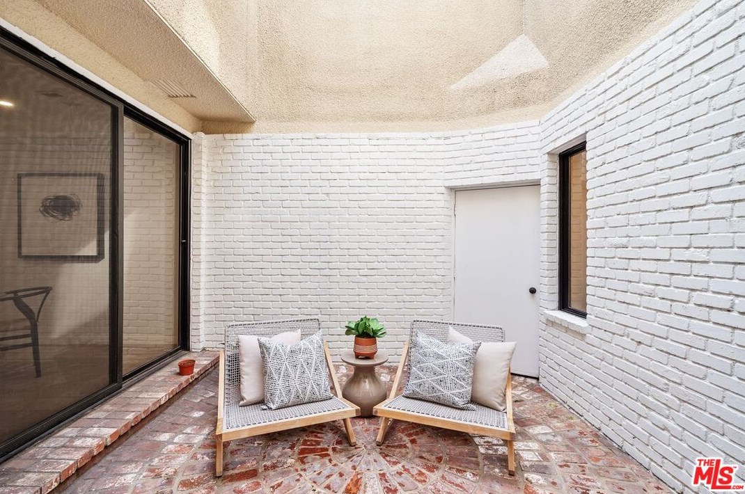 2443 Century Hl, Los Angeles CA  90067-3510 exterior