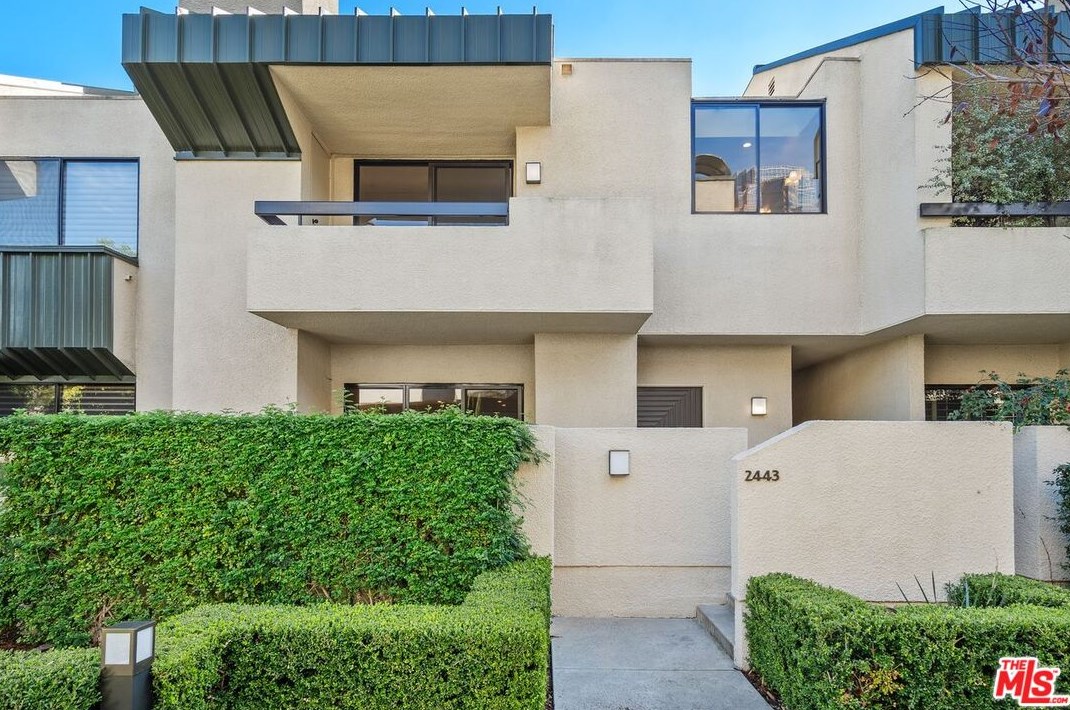 2443 Century Hl, Los Angeles CA  90067-3510 exterior