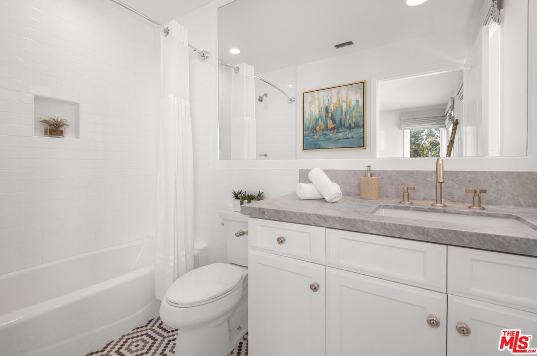 629 Gretna Green Way, Los Angeles CA  90049-4034 exterior