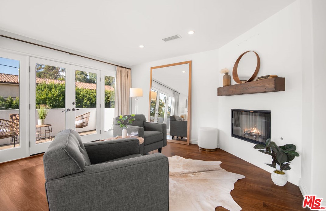 629 Gretna Green Way, Los Angeles CA  90049-4034 exterior