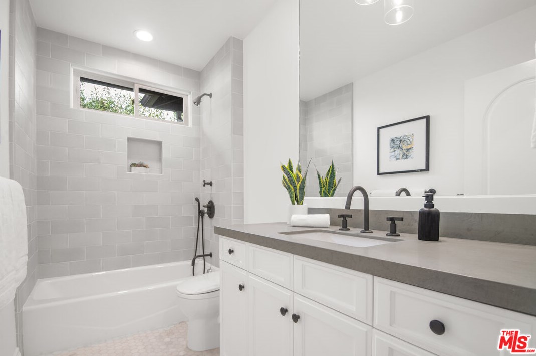 629 Gretna Green Way, Los Angeles CA  90049-4034 exterior