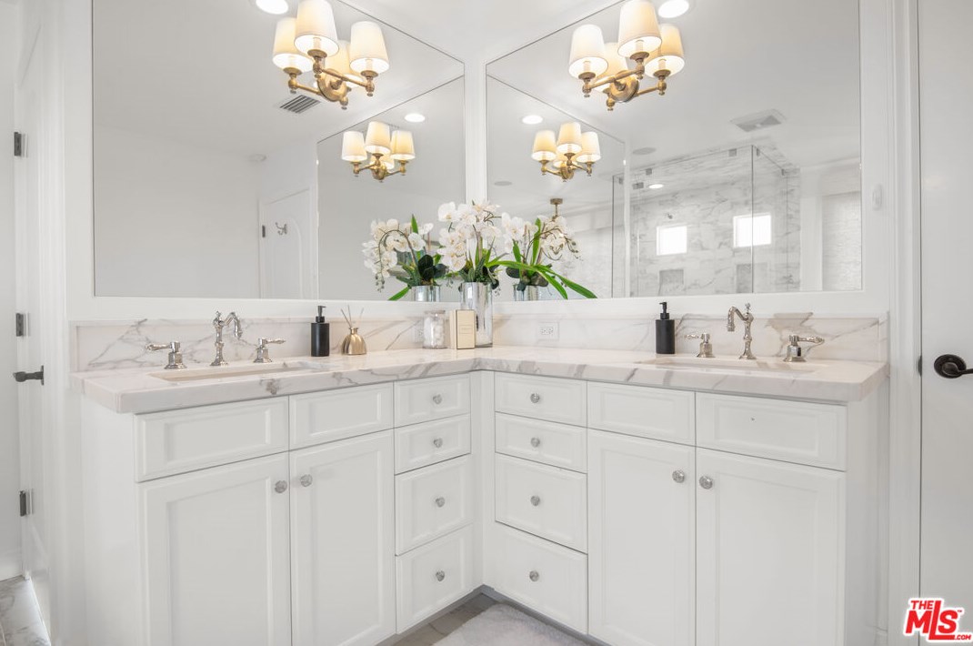 629 Gretna Green Way, Los Angeles CA  90049-4034 exterior