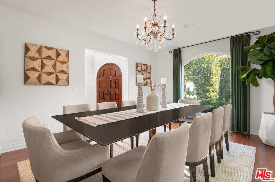 629 Gretna Green Way, Los Angeles CA  90049-4034 exterior