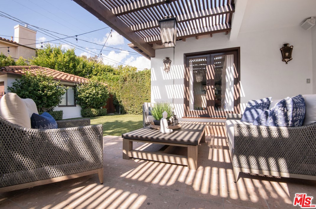 629 Gretna Green Way, Los Angeles CA  90049-4034 exterior
