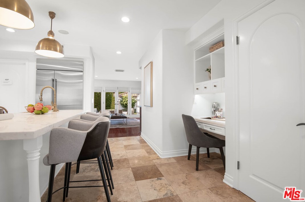 629 Gretna Green Way, Los Angeles CA  90049-4034 exterior