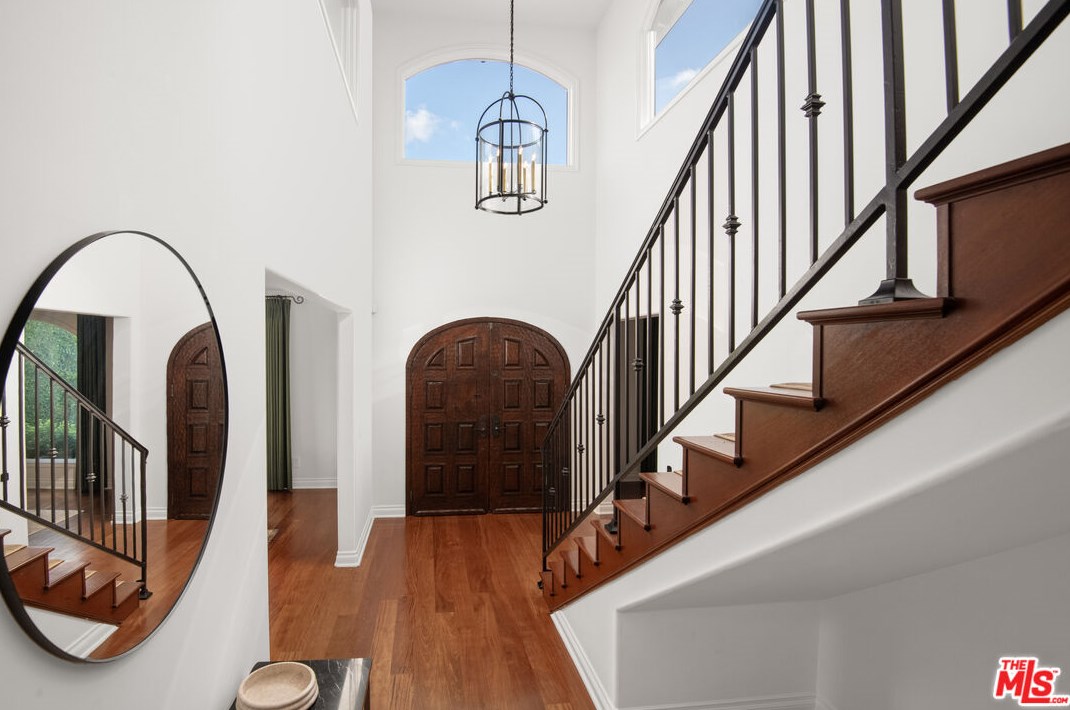 629 Gretna Green Way, Los Angeles CA  90049-4034 exterior