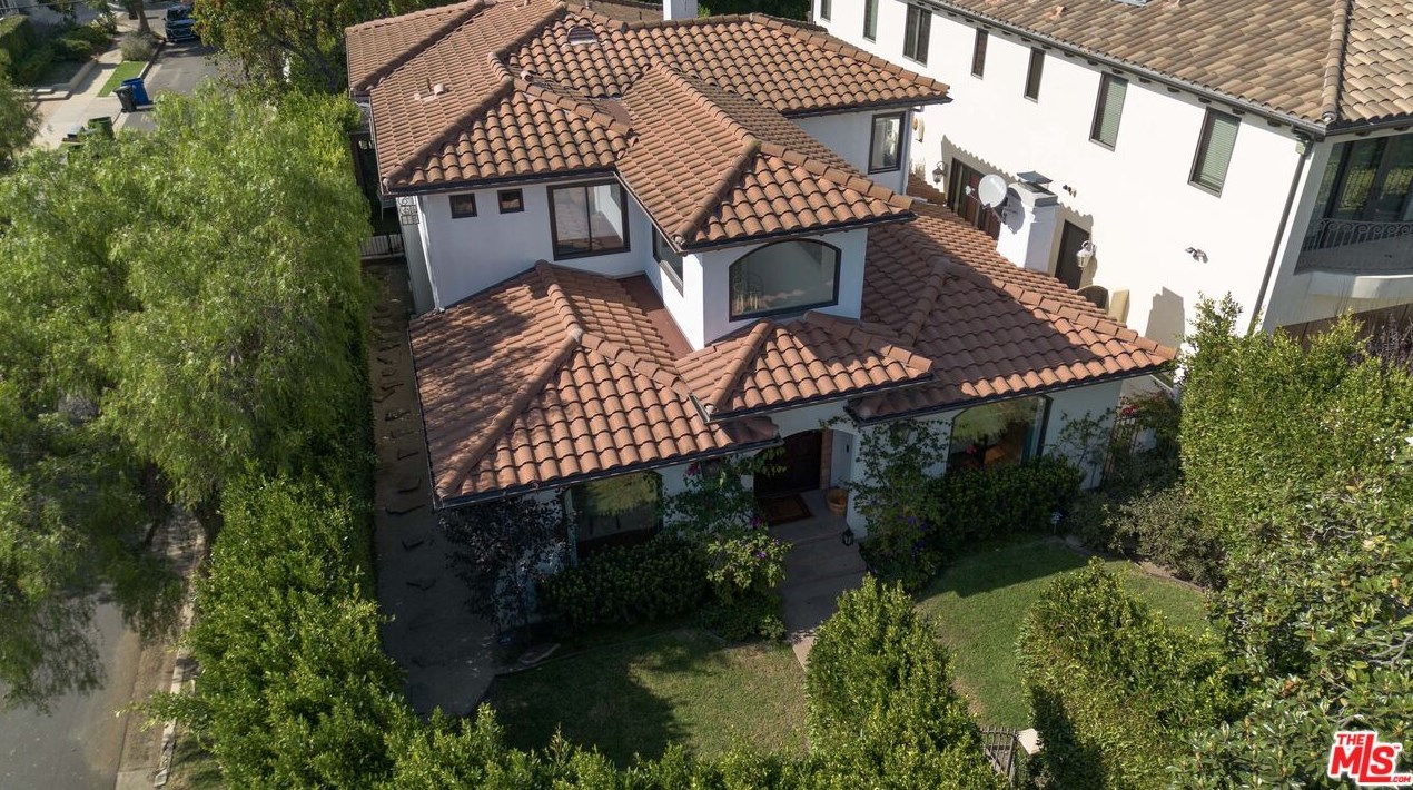 629 Gretna Green Way, Los Angeles CA  90049-4034 exterior