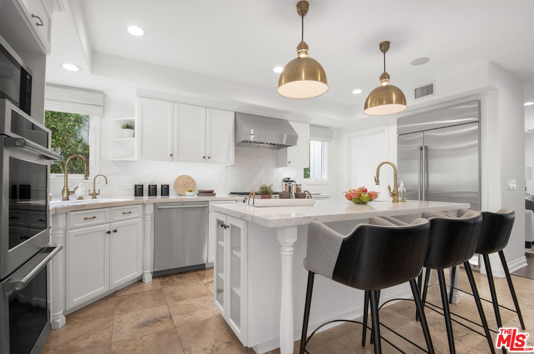 629 Gretna Green Way, Los Angeles CA  90049-4034 exterior