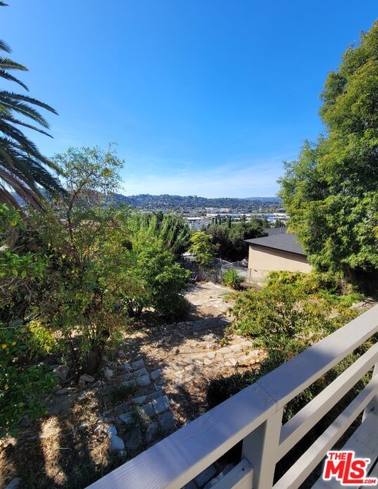 2230 Carlyle Pl, Los Angeles CA  90065-2022 exterior