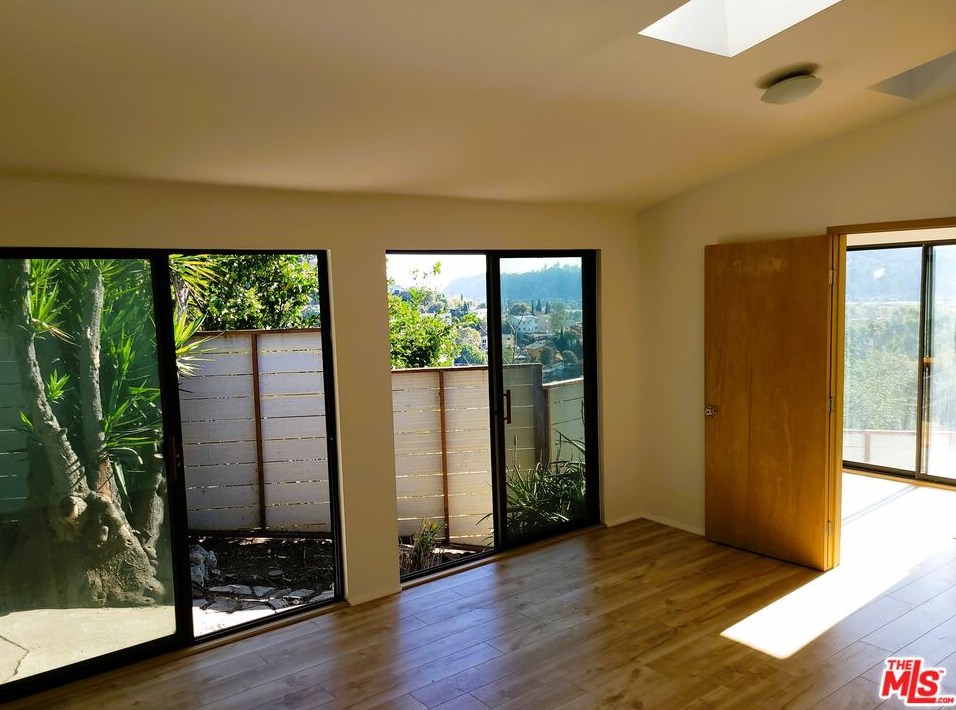 2230 Carlyle Pl, Los Angeles CA  90065-2022 exterior