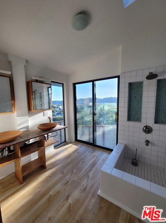2230 Carlyle Pl, Los Angeles CA  90065-2022 exterior