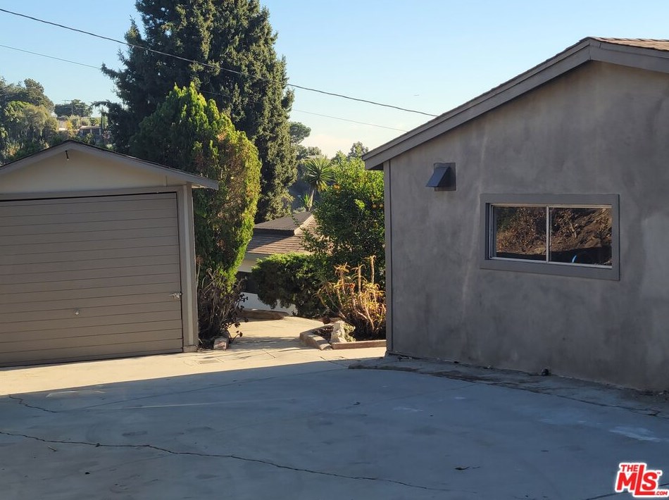 2230 Carlyle Pl, Los Angeles CA  90065-2022 exterior