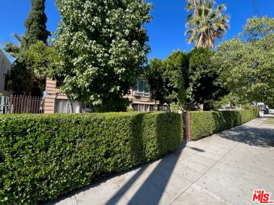 6725 Laurel Canyon Blvd, North Hollywood, CA 91606