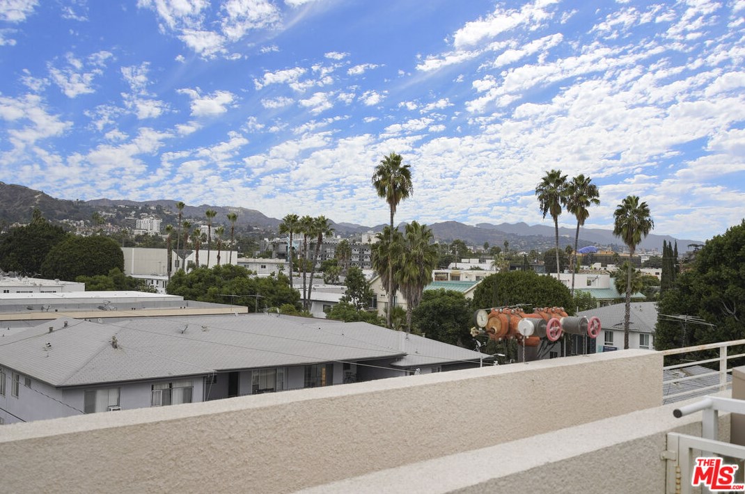 944 Stanley Ave, Los Angeles CA  90036-4602 exterior