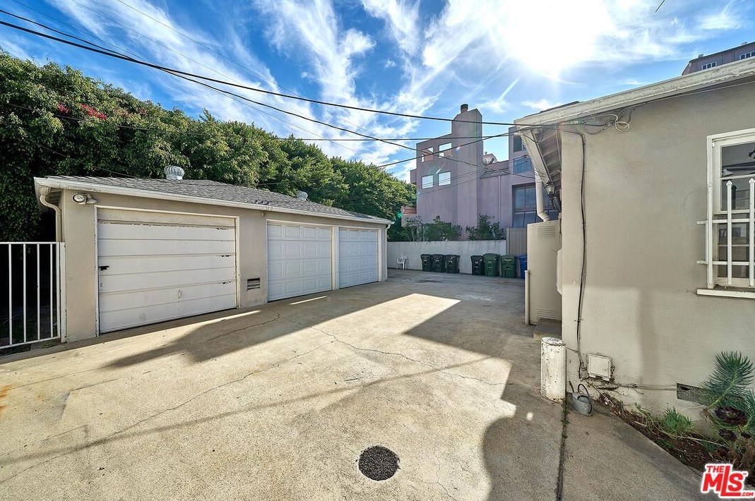 1734 Barrington Ave, Los Angeles CA  90025-4010 exterior