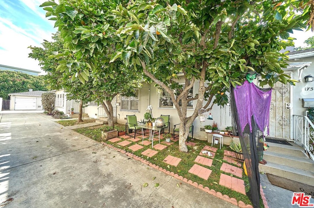 1734 Barrington Ave, Los Angeles CA  90025-4010 exterior