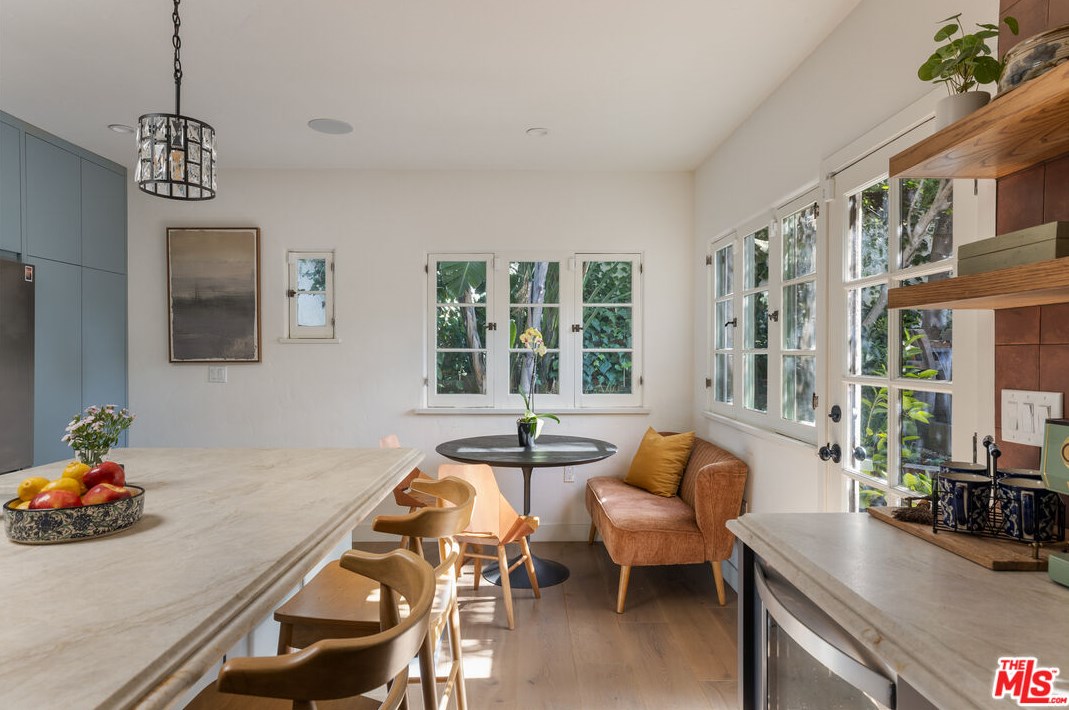 1725 Mount Olympus Dr, Los Angeles CA  90046-2034 exterior