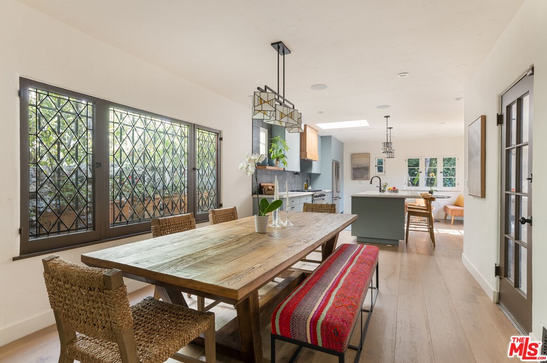 1725 Mount Olympus Dr, Los Angeles CA  90046-2034 exterior