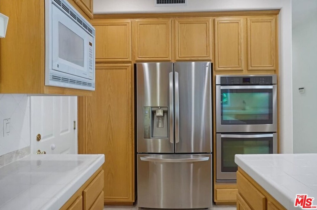 3415 Lang Ranch Pkwy, Thousand Oaks CA  91362-4959 exterior