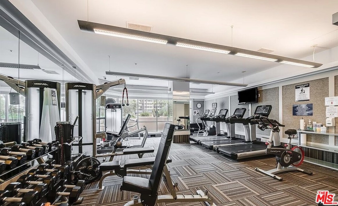 10490 Wilshire Blvd, Los Angeles CA  90024-4621 exterior